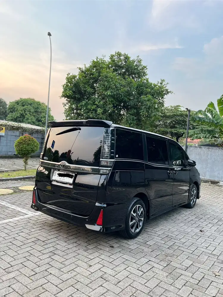 Toyota Voxy 2018 Bensin