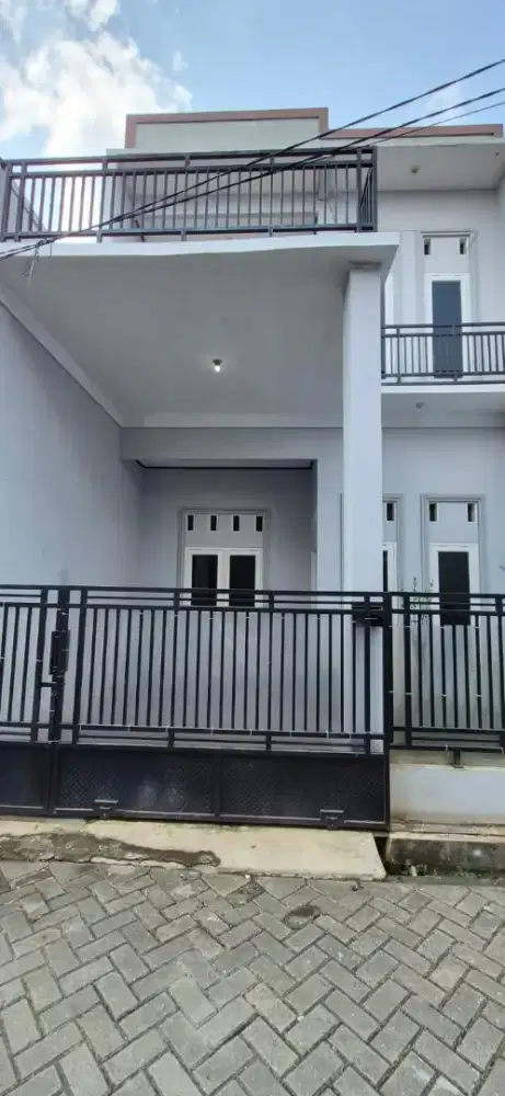 Disewakan Rumah 2 lantai, 4KT, 2KM, Carport - Perumnas 1