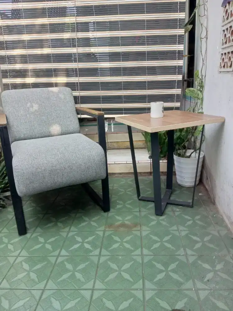 Kursi dan Meja Coffe Shop