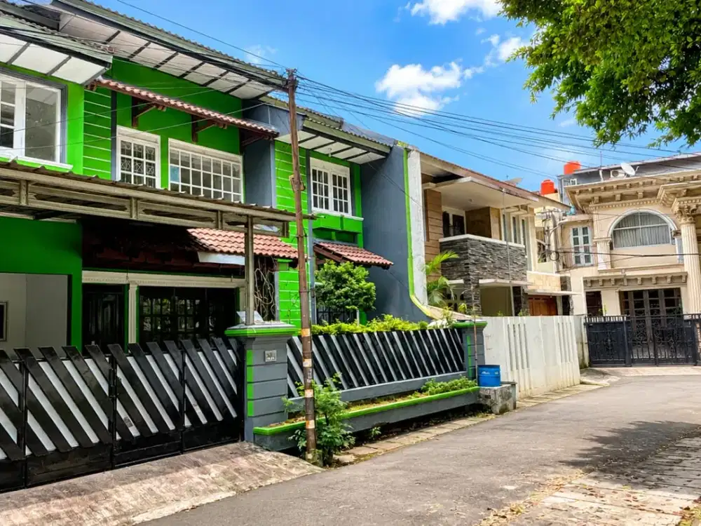Rumah di Tebet Utara Jakarta Selatan Depan Taman
