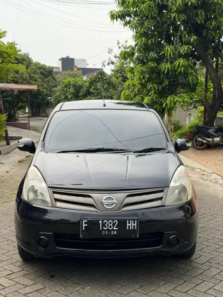 Nissan Livina SV  At Tahun 2011