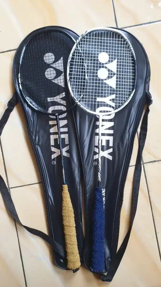 Raket yonex astrox 99 pro dan yonex voltric z force