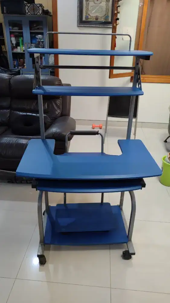 Meja / Rak Komputer