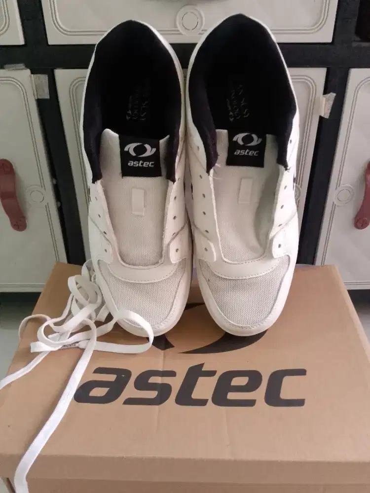 Sepatu astec size 42