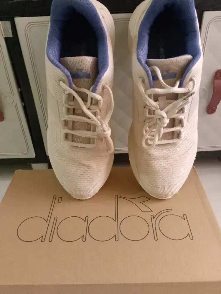 Sepatu diadora novan size 43