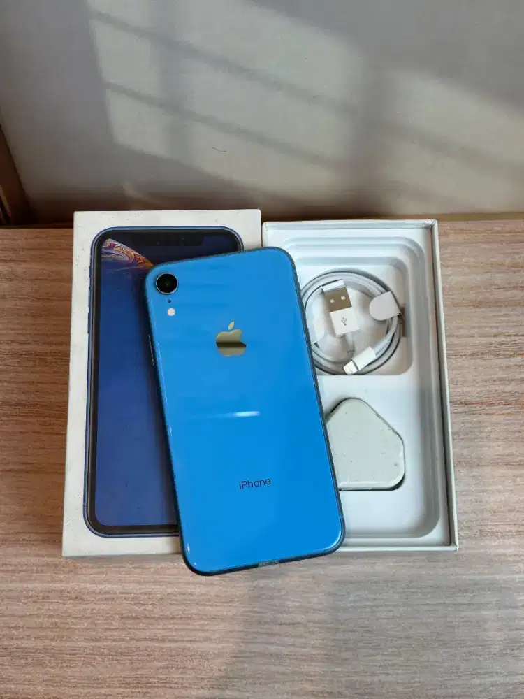 Iphone xr blue.