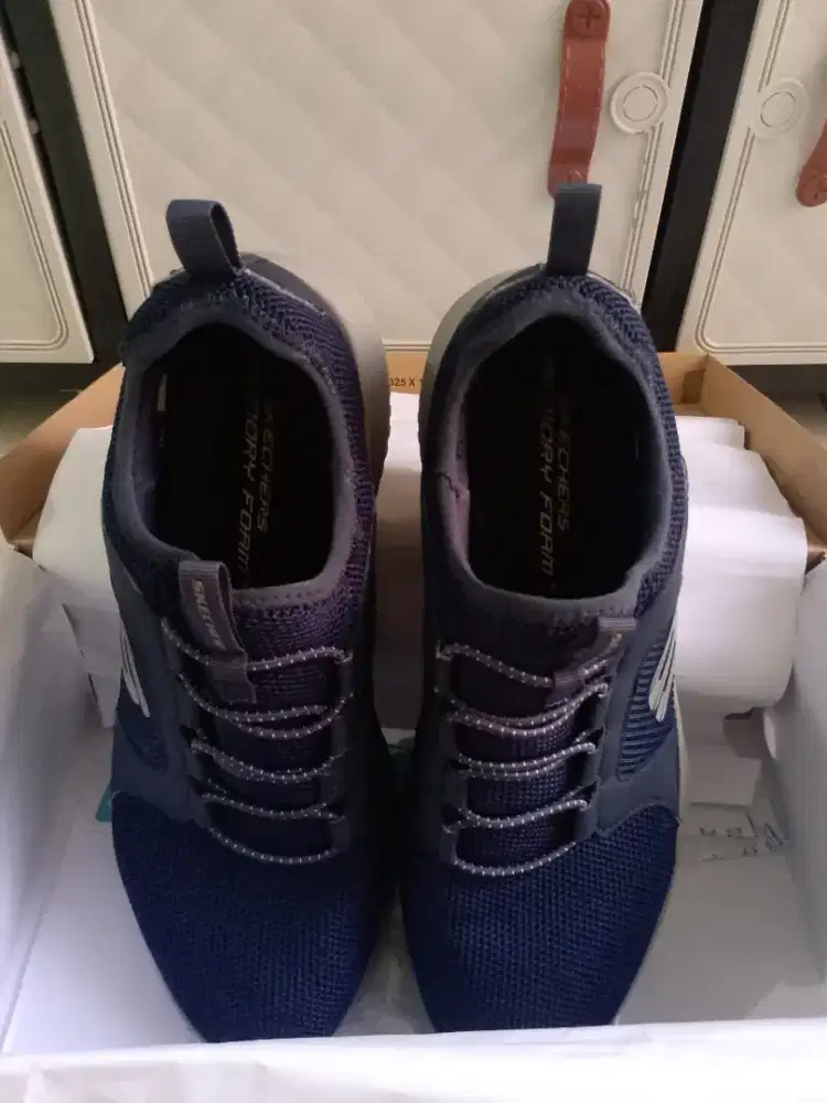 Sepatu skechers size 42