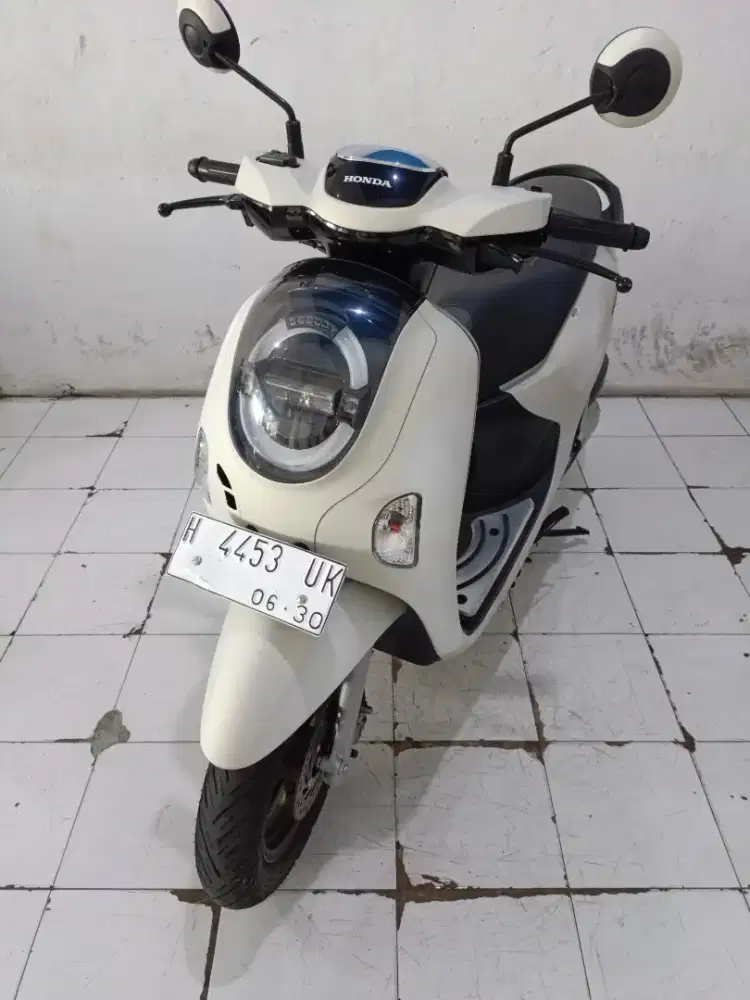 Scoopy keyles 2025 putih