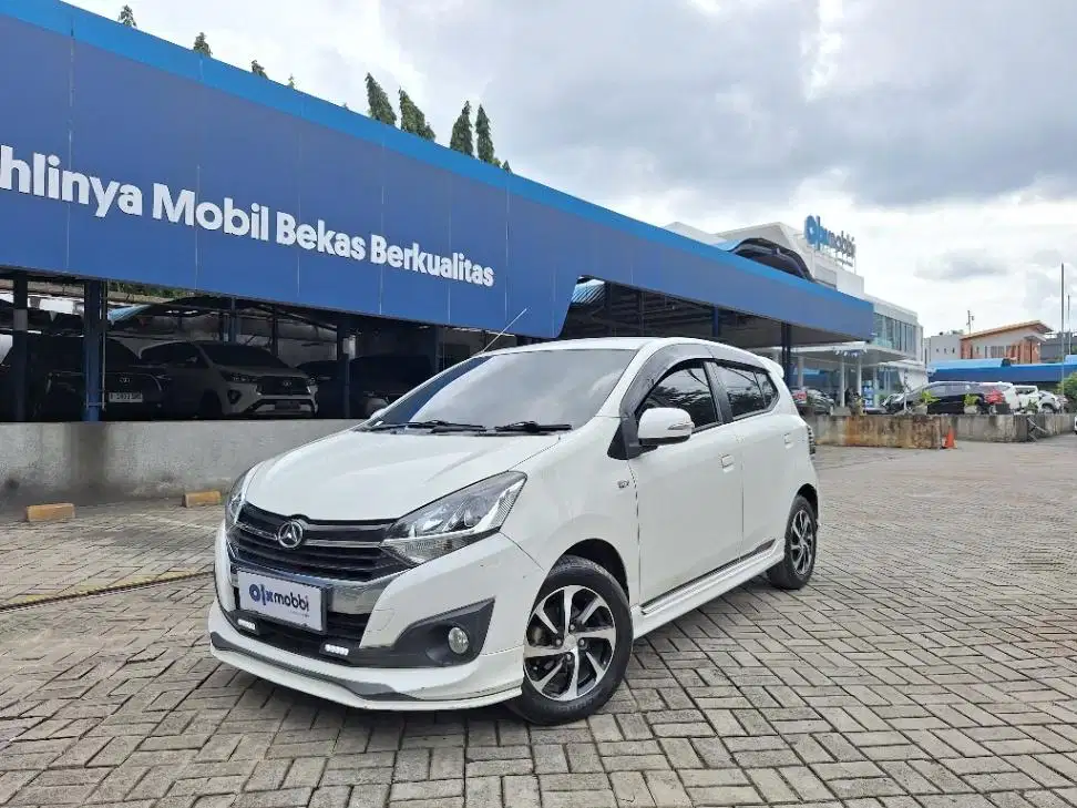 DP RENDAH Daihatsu Ayla 1.2 R Deluxe Bensin-AT 2017 UFFS