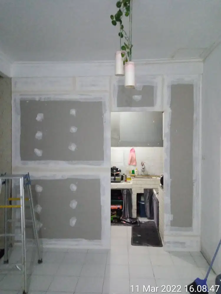 Furniture perkantoran ahli PVC dan gypsum siap pasang garansi resmi