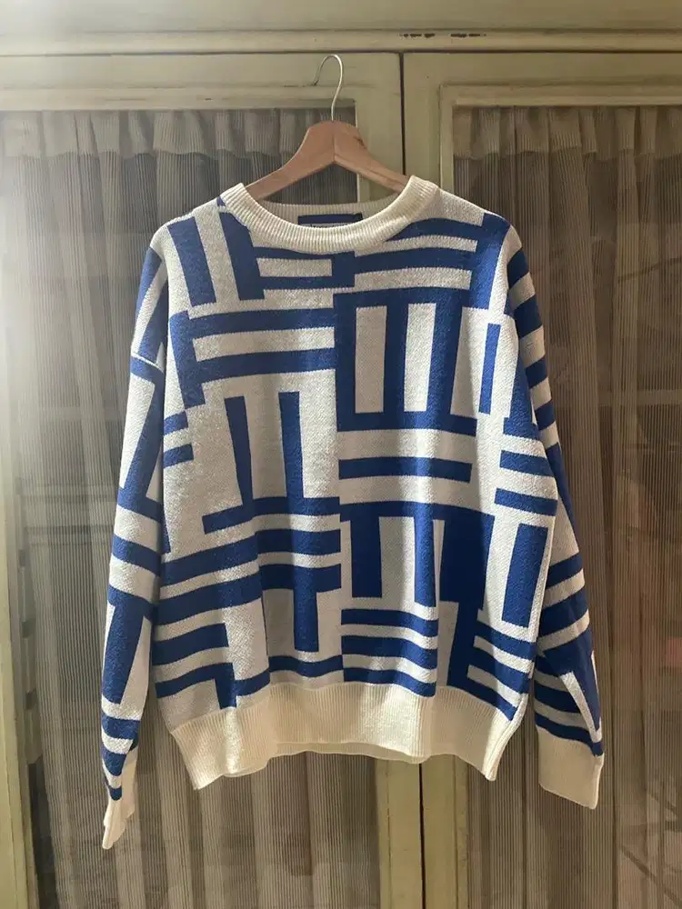 Garis putih biru yg casual