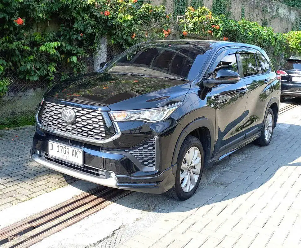 ZENIX HYBRID MODELISTA V 2.0 AT 2023 LowKM 24rb RECORD TOYOTA BANDUNG