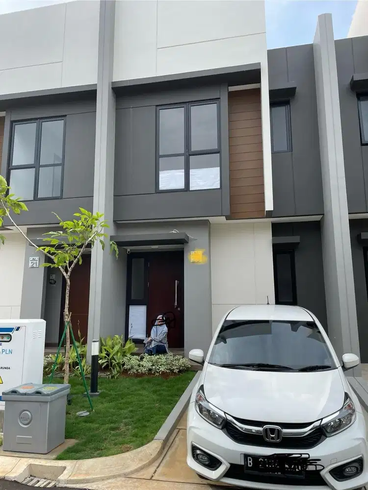Disewakan Rumah di Summarecon Crown Gading Cluster Regia