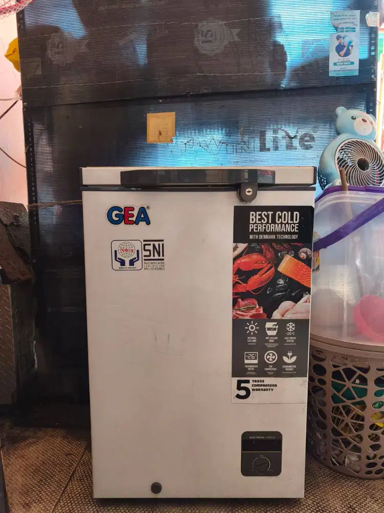 Dijual freezer bekas merek gea