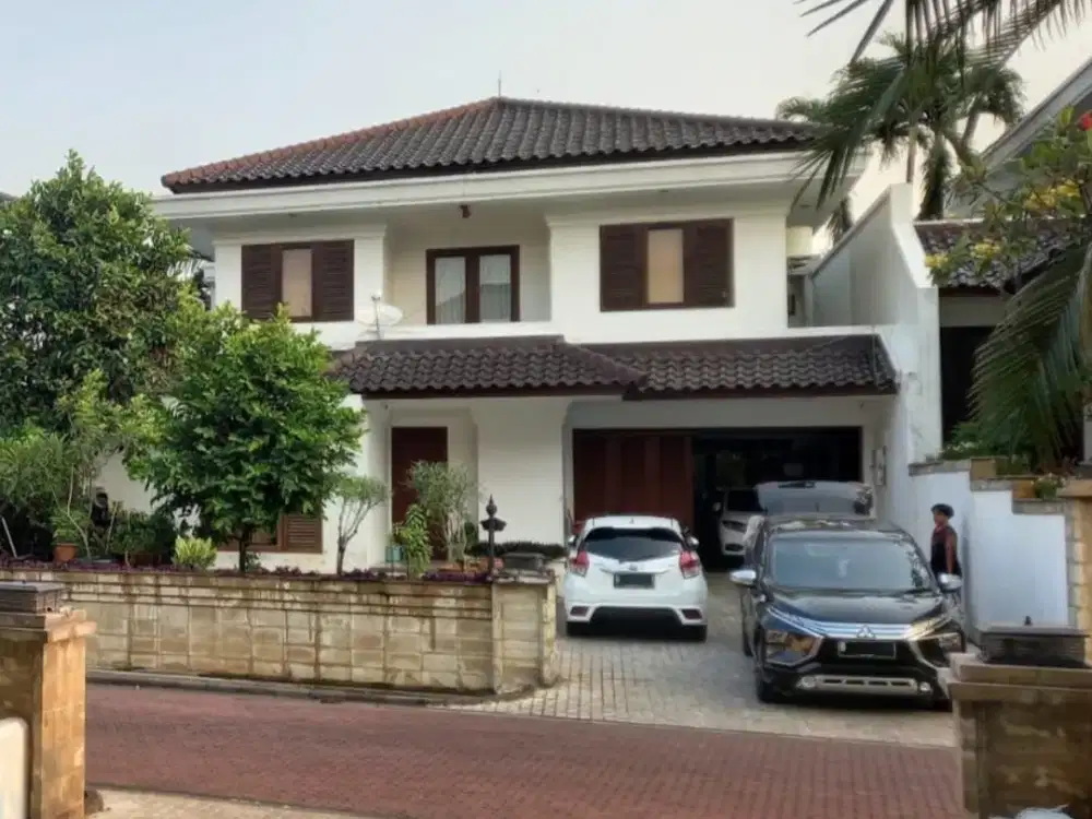 Dijual Rumah Mewah Strategis dengan Swimming Pool Dekat The Park Pejaten di Jaksel Gb-17404