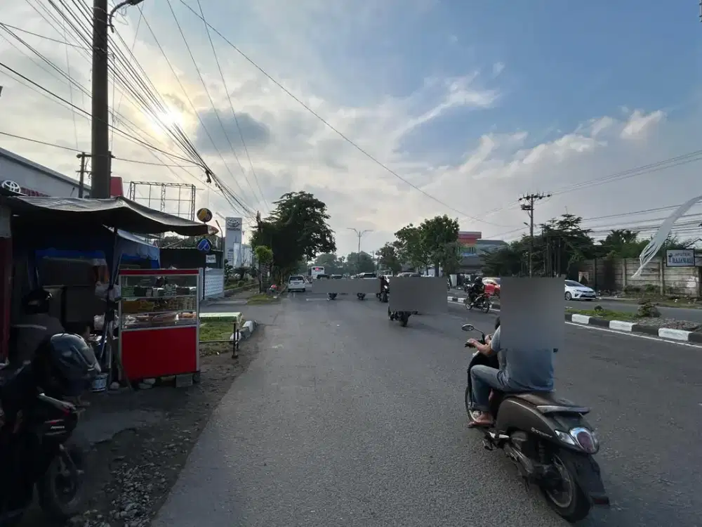 Tanah di Jalan Gatot Subroto ( samping Auto 2000 , simpang Rajawali )