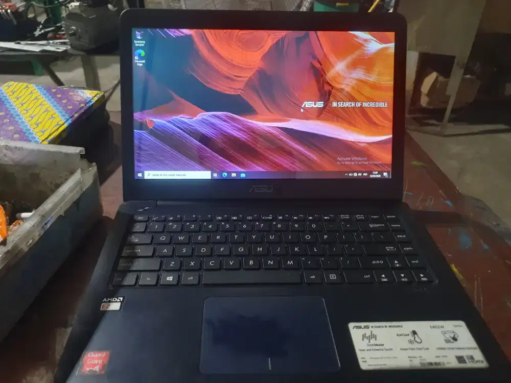 Laptop Asus E402W