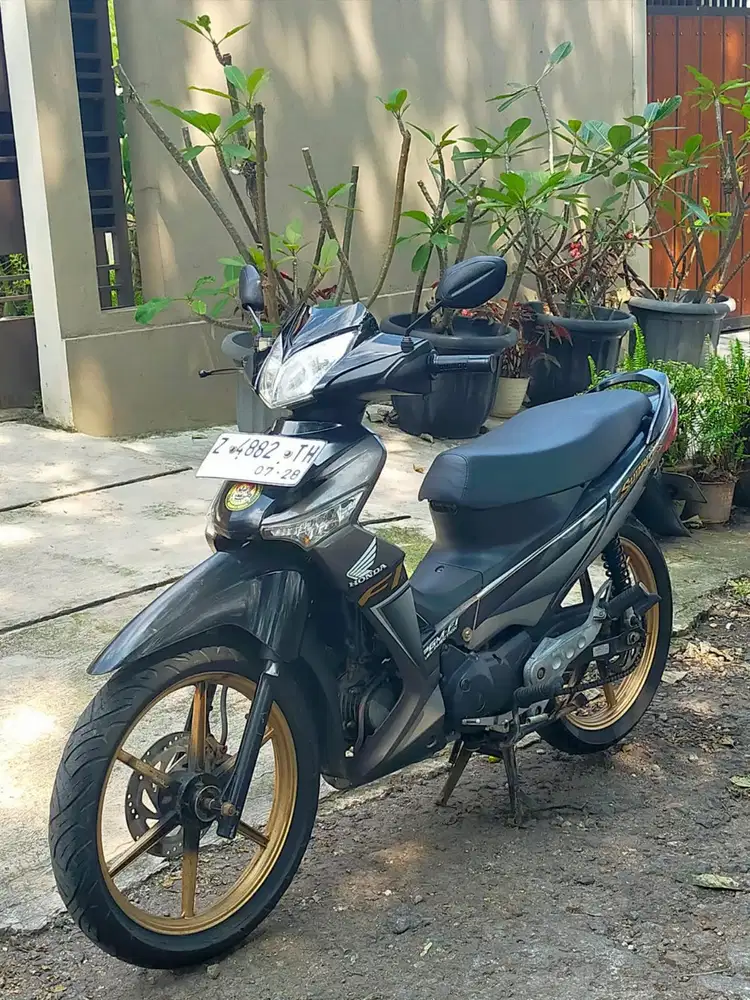 Supra x 125 fi tahun 2008 plat z/tt boleh gan cash lebih bagus
