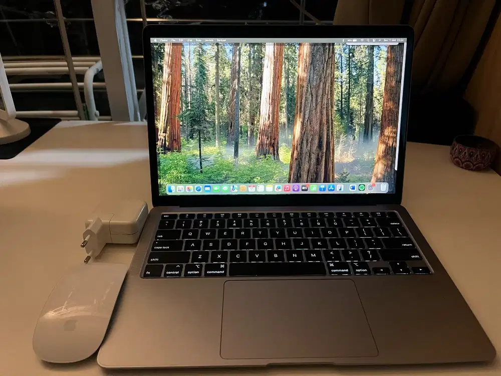 MacBook Air 13 2020 — Core i3 / 8GB / 256GB
