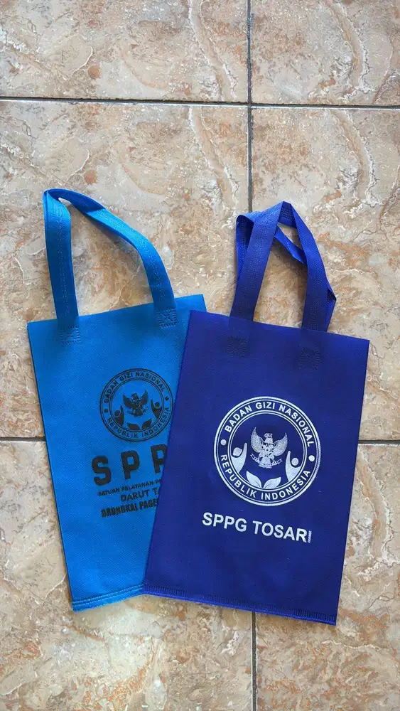 Tas MBG Goodie Bag Spunbond Custom Sablon Murah Souvenir Seminar 20x25