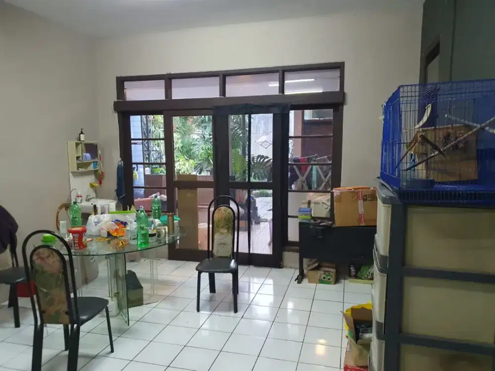 Rumah Luas Terawat di Kalipah Apo Sayap Otista Pusat Kota Bandung