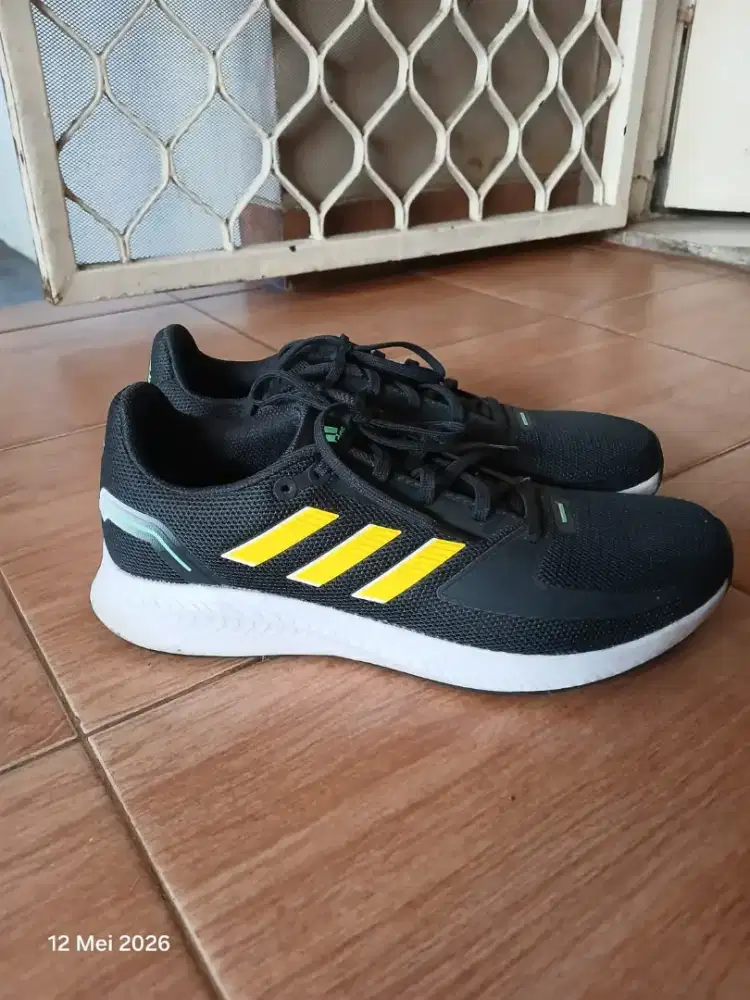 Sepatu adidas Runfalcon