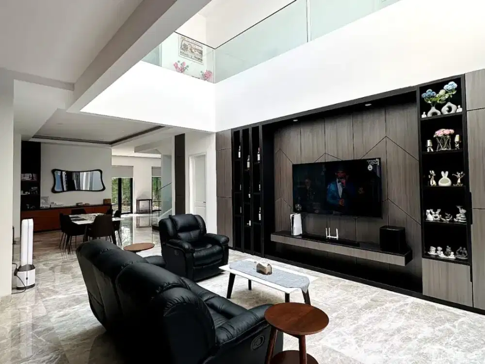 Sutera Amaryllis - Alam Sutera  Spesifikasi: LT 392m2 LB 720m2 KT 5 KM 5 Hadap Timur - Selatan  Private Pool  Harga 15M NEGO