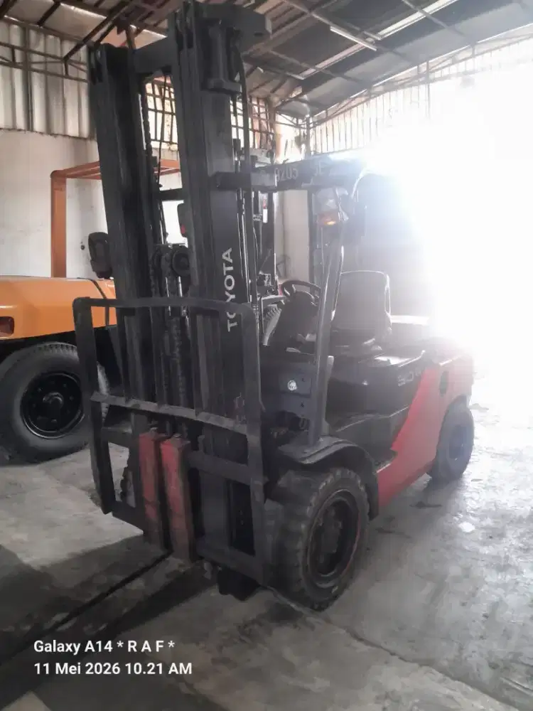 Forklift Toyota 3 Ton,Manual,Threelift 5,5 Meter,8FD30,Tahun 2015