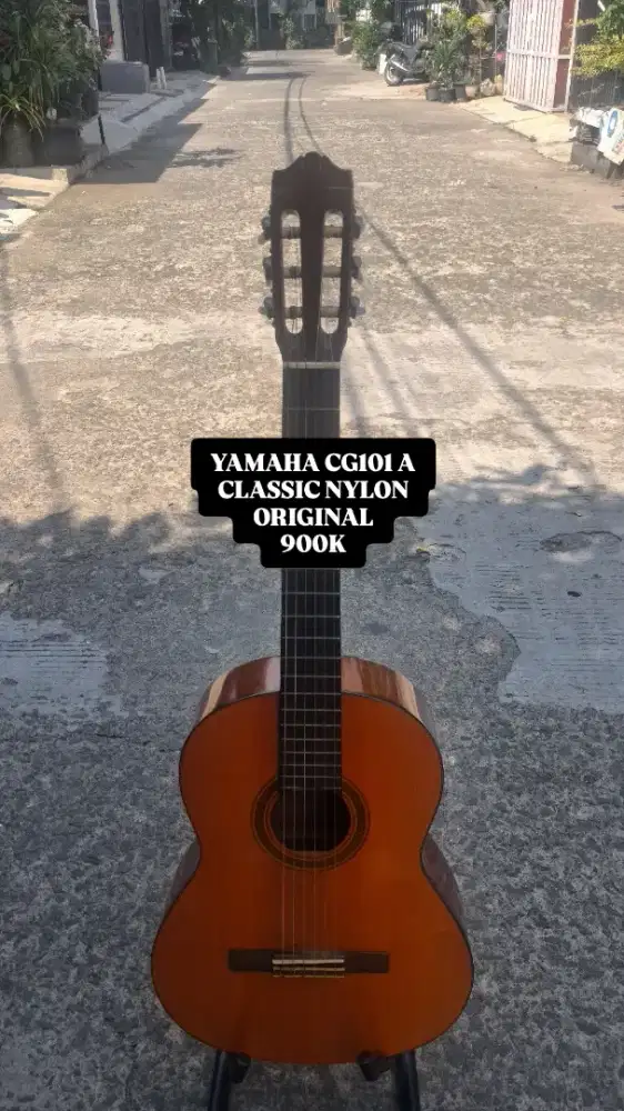 YAMAHA CG-101 A CLASSIC NYLON ORIGINAL