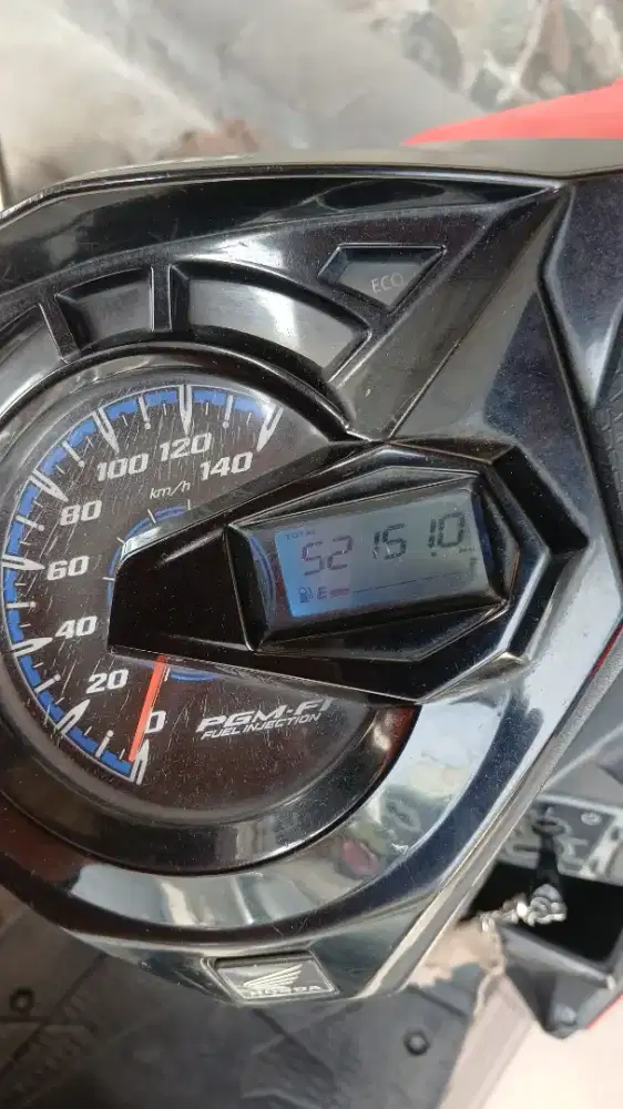 Dijual motor honda beat warna .erah
