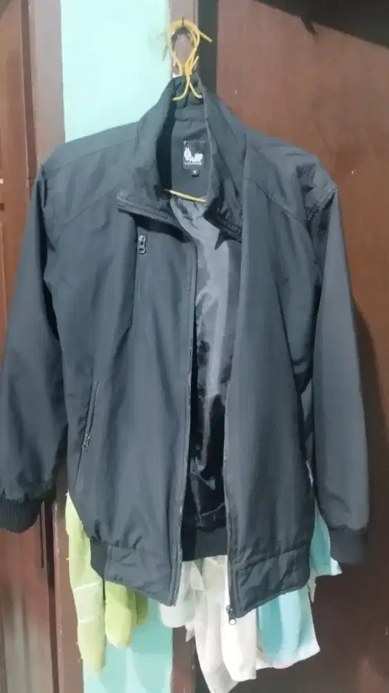 Jaket pria bahan parasut size M