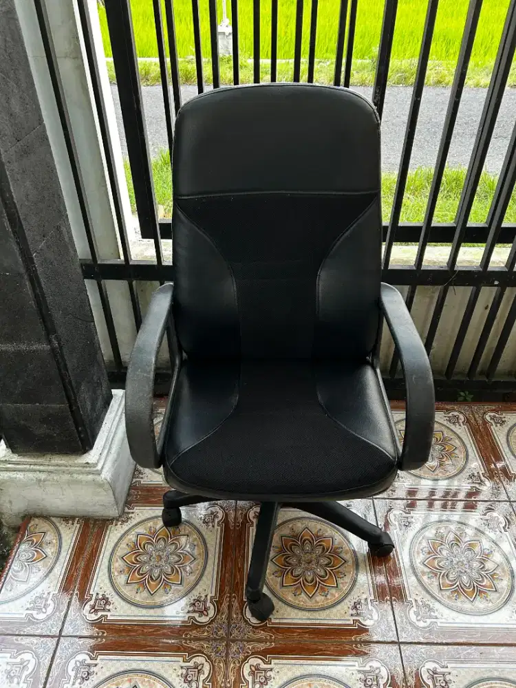 Kursi kerja direksi