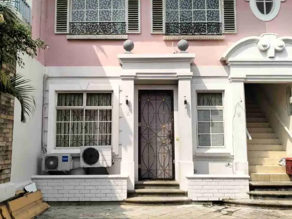 Dijual town house Taman Paris lantai dasar , bebas banjir , sudah renovasi, rapi siap huni