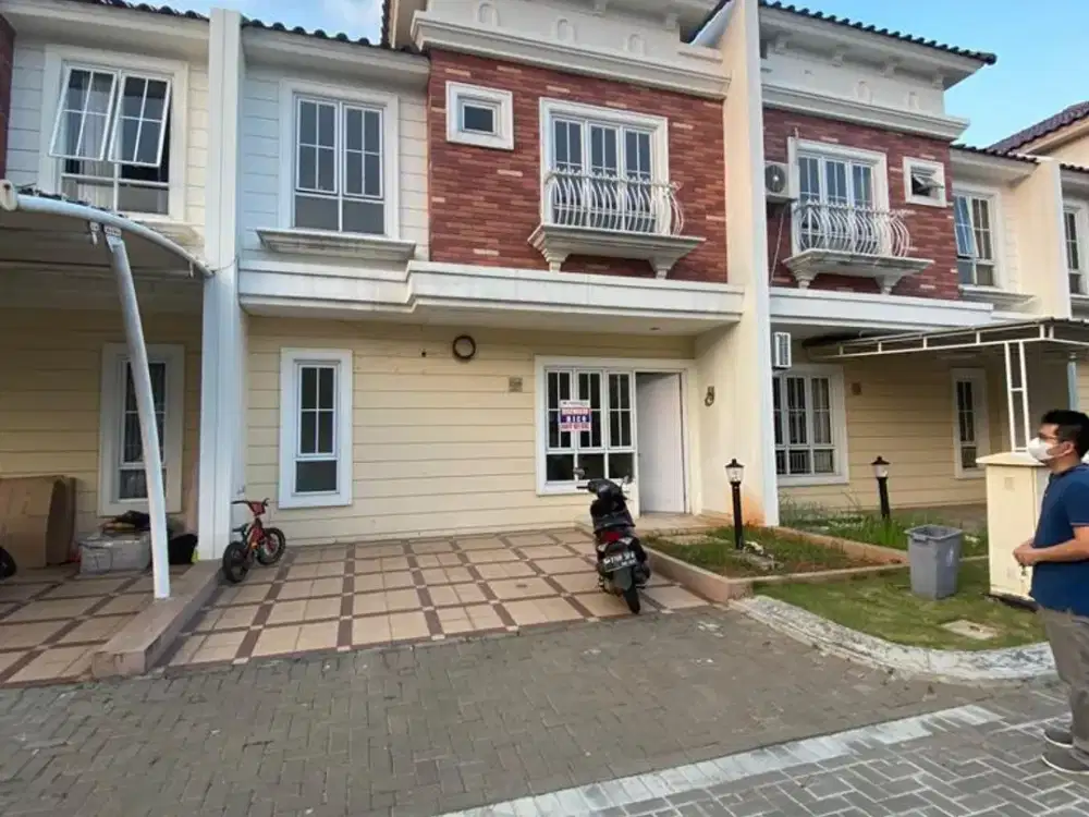 Sewa Rumah Cataluna Jababeka Cikarang Kanopi Gorden Siap Huni Rapi Bersih Nyaman