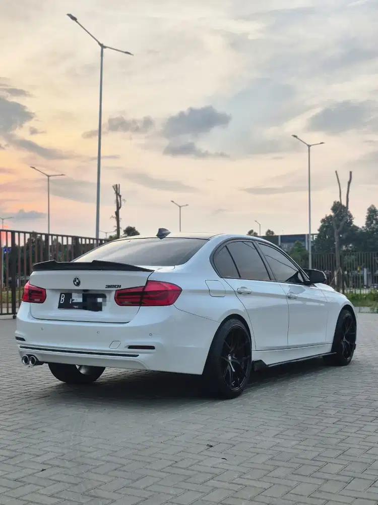BMW F30 320i SPORT LINE LCI 2017