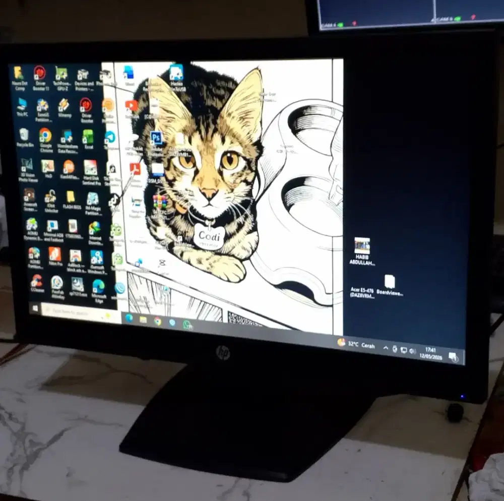 Monitor 19 inch LED HP V194 resolusi HD (1366 x 768 @ 60 Hz)