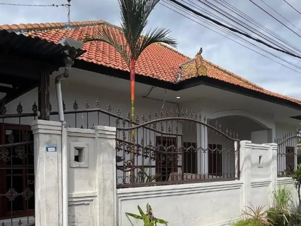 RUMAH STRATEGIS DEKAT KEROBOKAN DI TANGKUBAN PERAHU DENPASAR