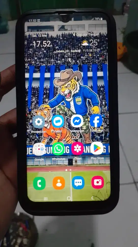 Samsung galaxy A20 4G 3/32 layar 6.5 inchi  tt/barter