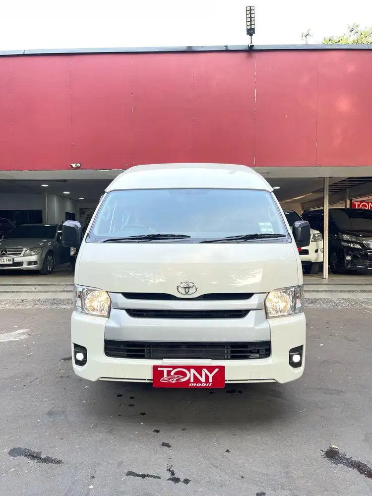 Hiace Commuter Manual KM 600perak 2024 Putih