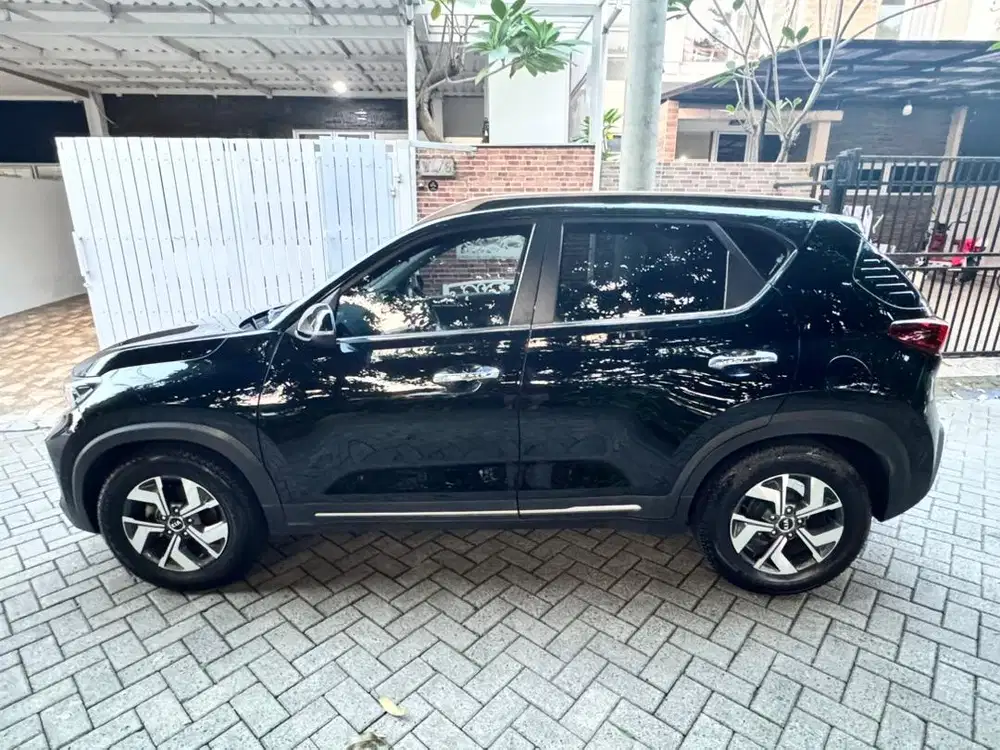 Kia Sonet 1.5 AT Seri Tertinggi (2021)