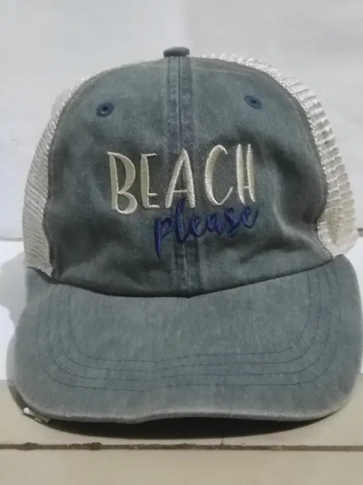 Topi dewasa bekas