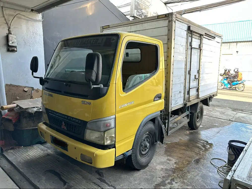 Colt Diesel FE71 Engkel Box 2007 canter fuso cde cdd truk hino elf nkr