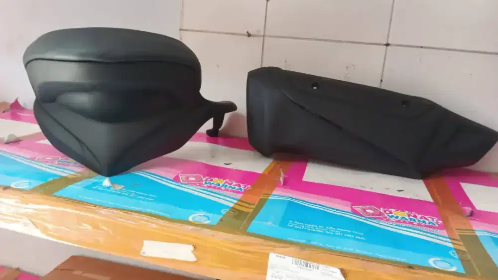 Sandaran Belakang  dan cover knalpot yamaha new xmax old