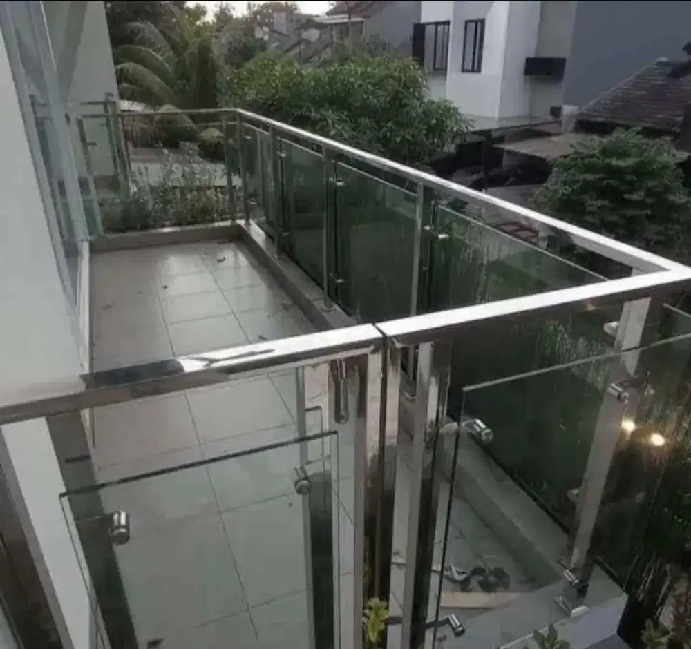 Reling tangga balkon stenlies kaca stell