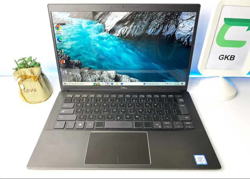 Laptop ultrabook Dell Latitude 3301 core i3 bodi tipis Layar FHD IPS
