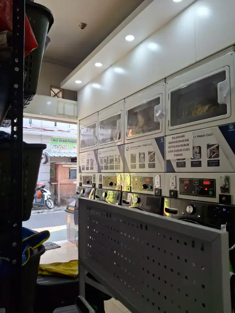 DIBUTUHKAN KARYAWATI LAUNDRY COIN