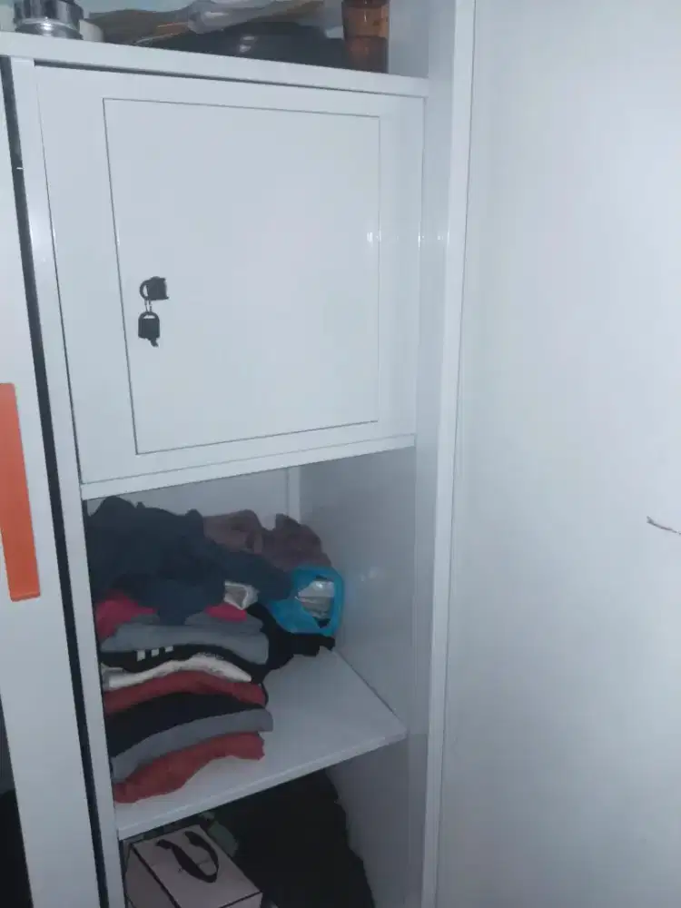 Lemari bekas besi