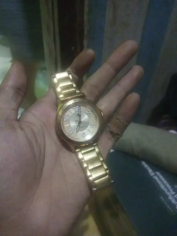 Jam tangan Hilfiger