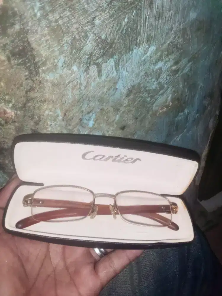Kacamata Cartier kayu