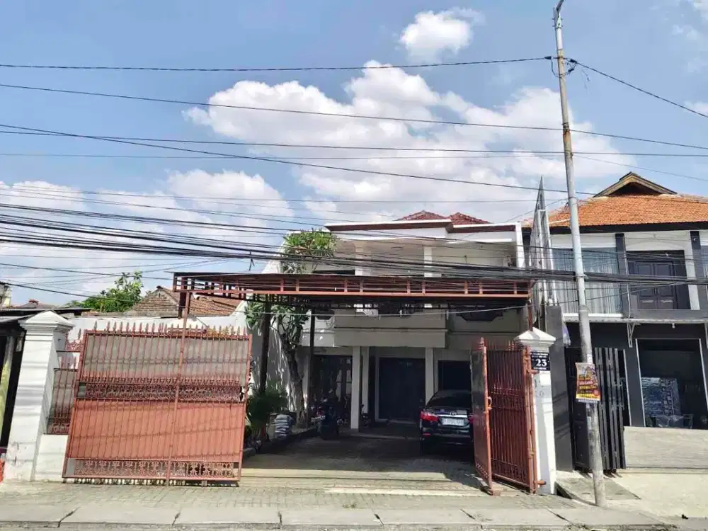 DIJUAL – Rumah Besar 2 Lantai Strategis di Area Taman, Sidoarjo